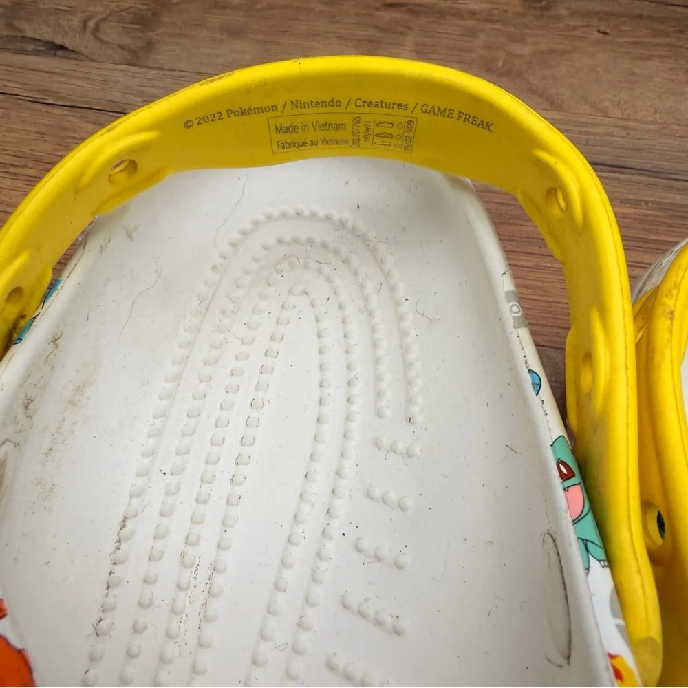 Crocs Pokémon 2 Classic Clog size  WO’s 11 M 9 Limited Edition Pikachu - Picture 7 of 8
